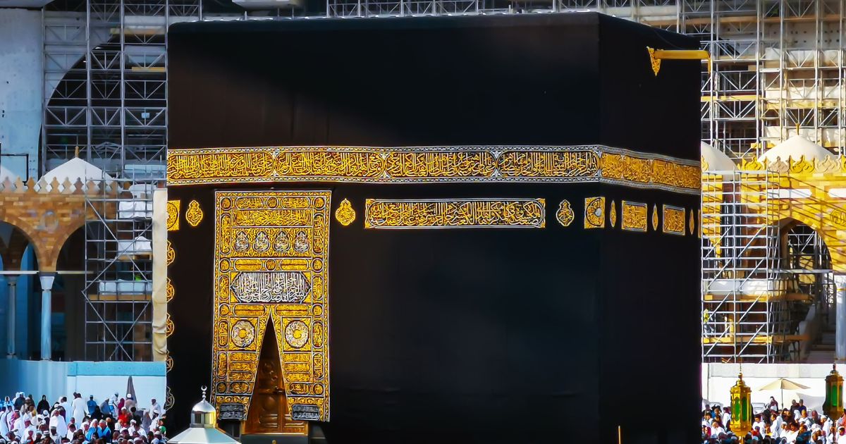 La Kaaba sacrée est la direction de la prière musulmanee